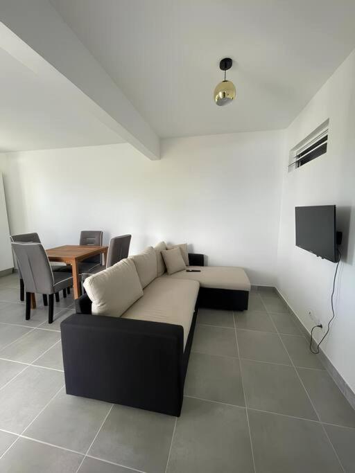Bas De Villa F2 Neuf Avec Terrasse Et Piscine Le Diamant Exterior foto